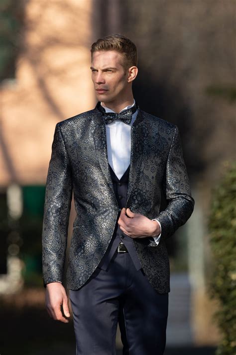 abiti matrimonio uomo gucci|Come vestirsi a un matrimonio: i look da uomo e i consigli di stile .